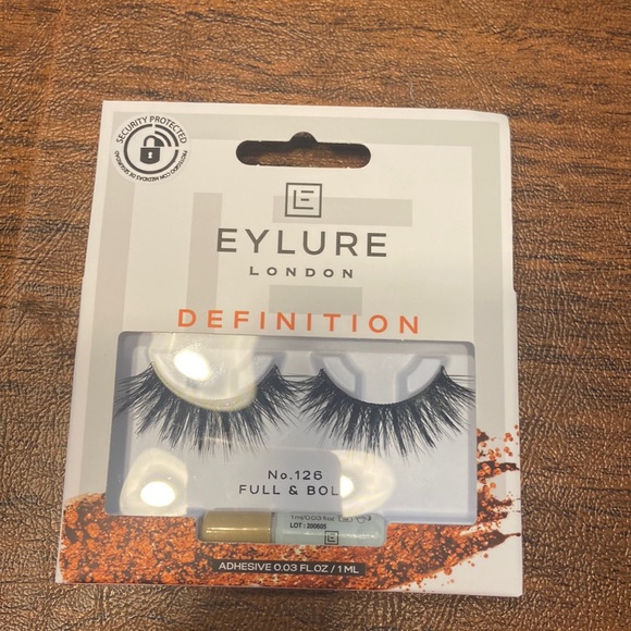 5/$10 Eylure Definition Lashes no. 126 full and bold new London new seal… - Picture 1 of 2